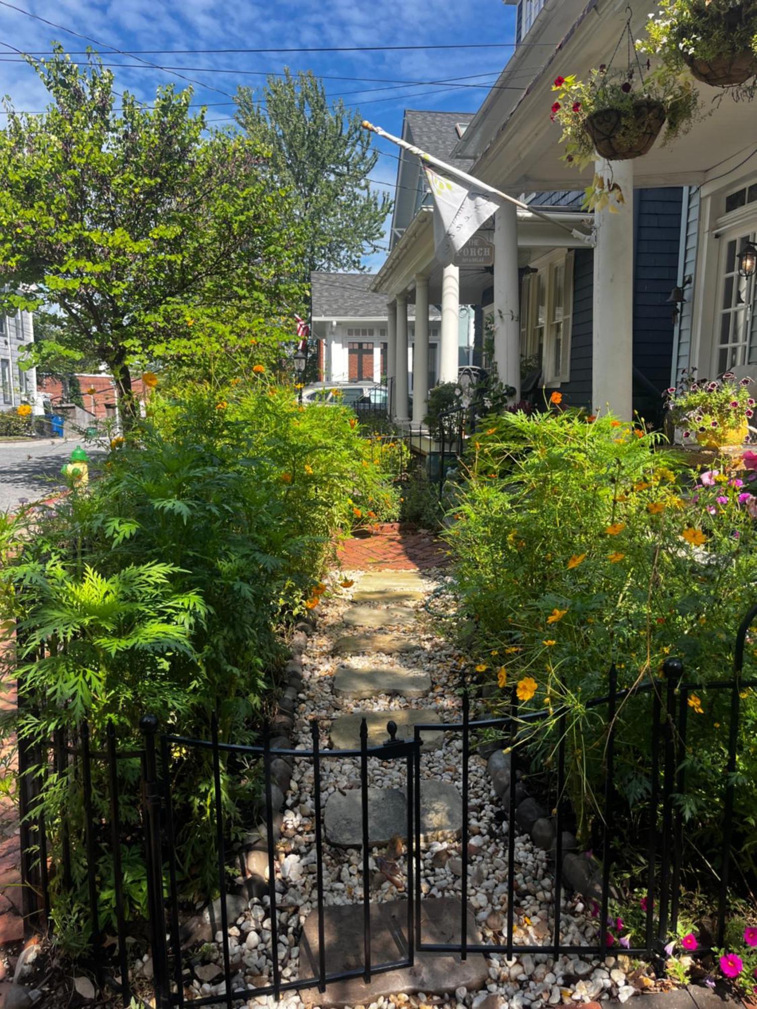 Walk To Everything Historic Arts District Holiday home *